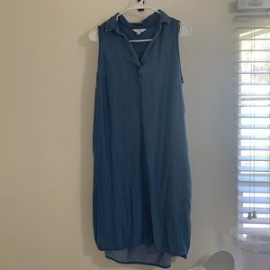 Collared denim dress w/ pockets!